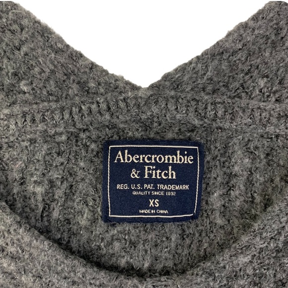 Abercrombie & Fitch Plunging Scoop Neckline Long Sleeve Acrylic Sweater Gray XS - Picture 7 of 8